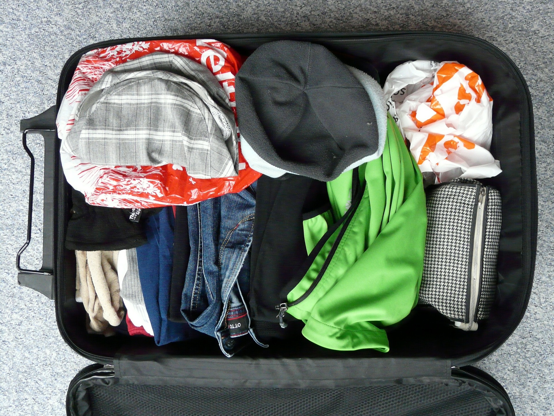 wardrobe clothes packing tips